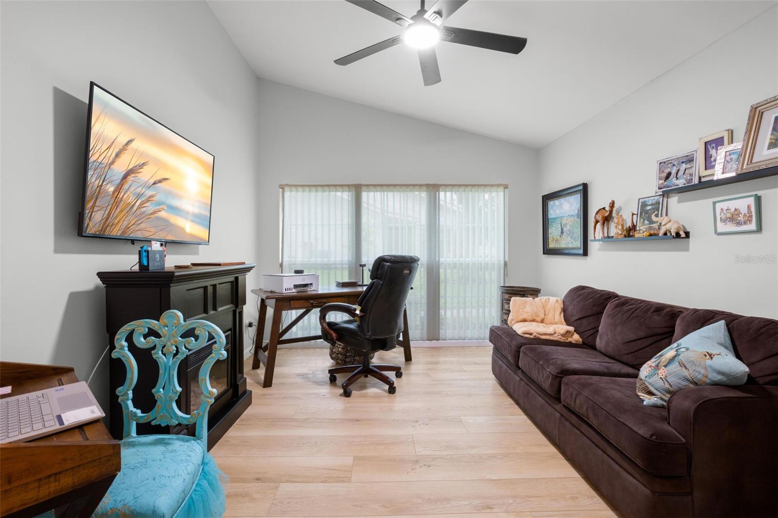 Listing photo id 9 for 2068 Cheryl Drive