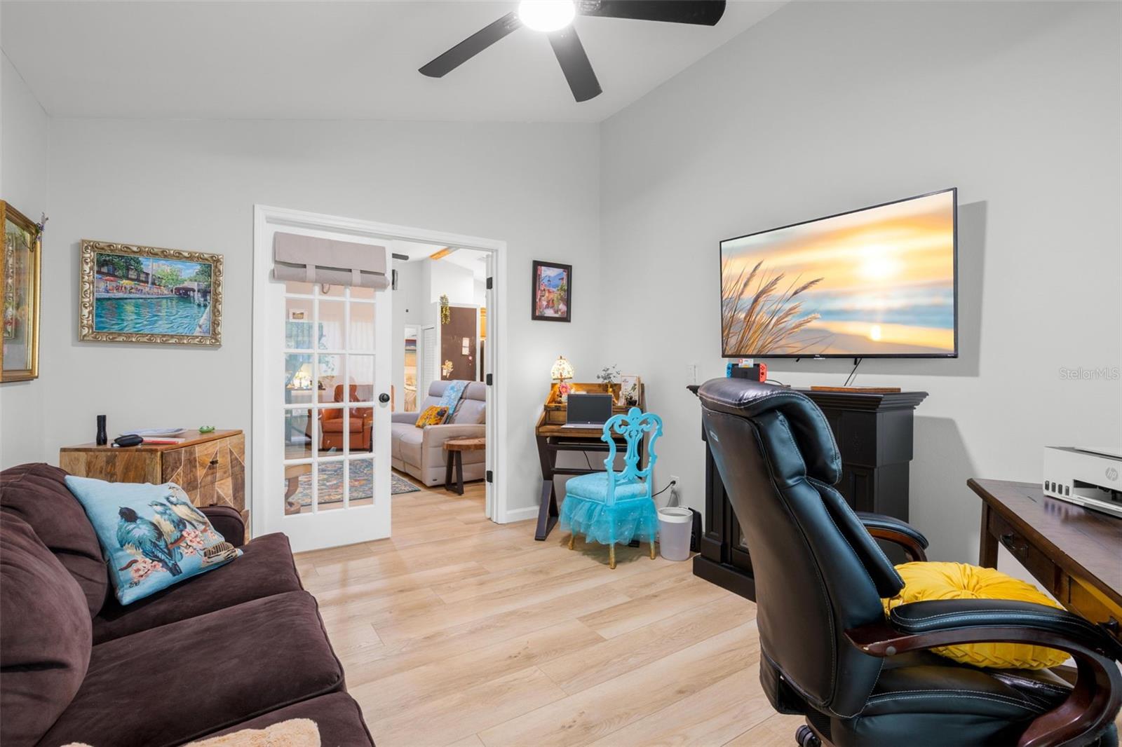 Listing photo id 10 for 2068 Cheryl Drive