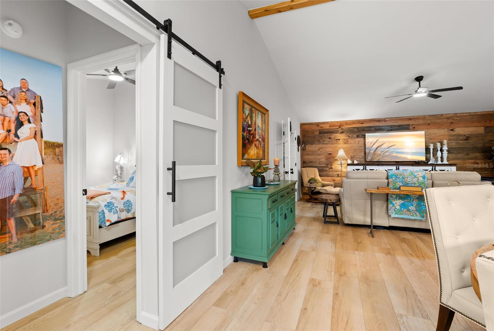 Listing photo id 12 for 2068 Cheryl Drive