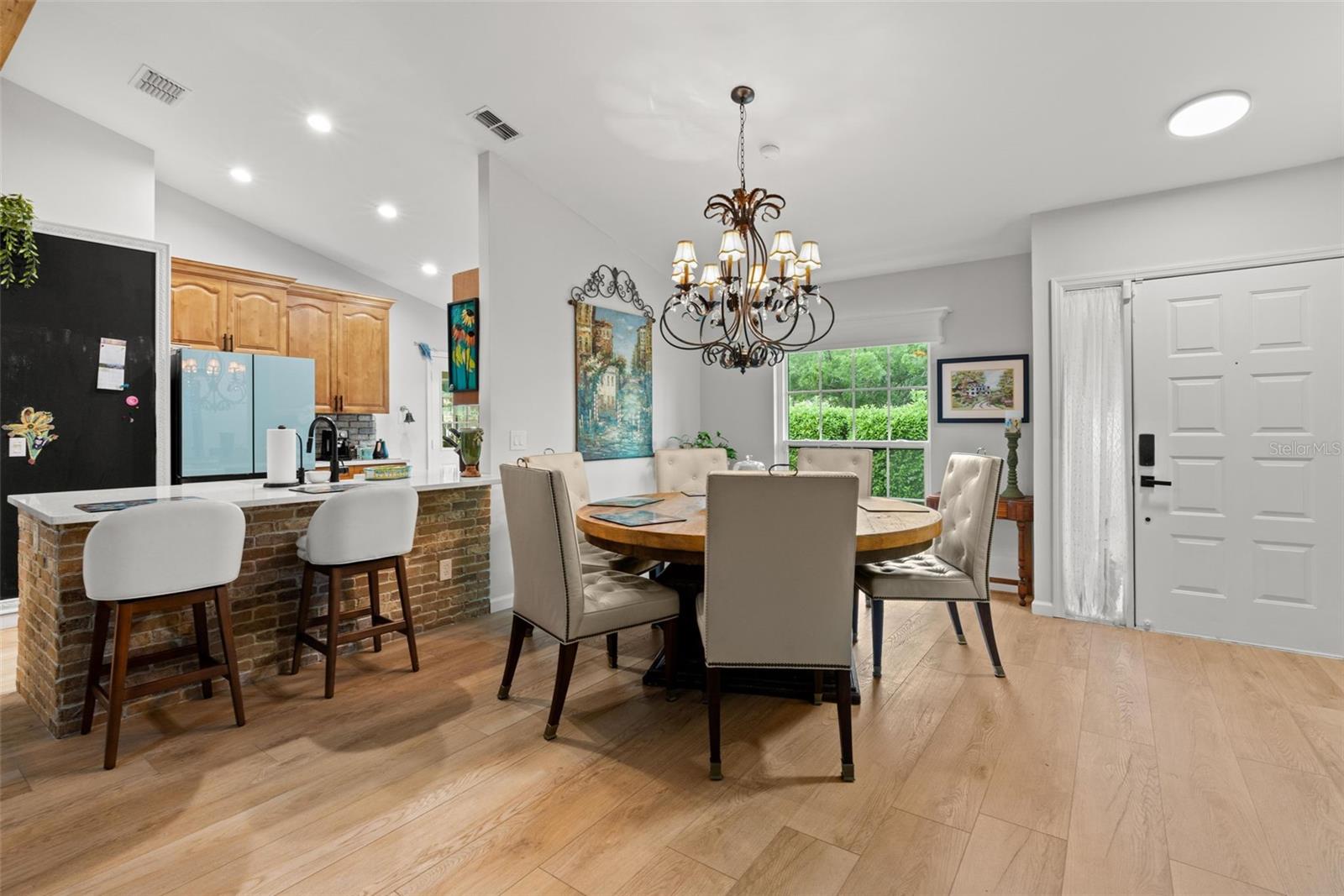 Listing photo id 15 for 2068 Cheryl Drive