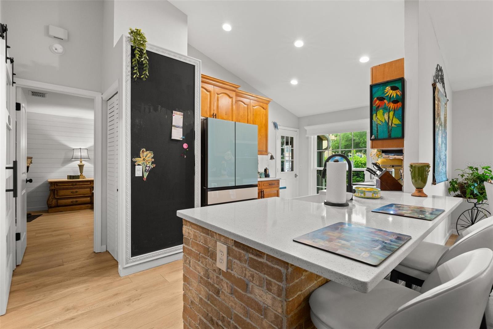 Listing photo id 16 for 2068 Cheryl Drive