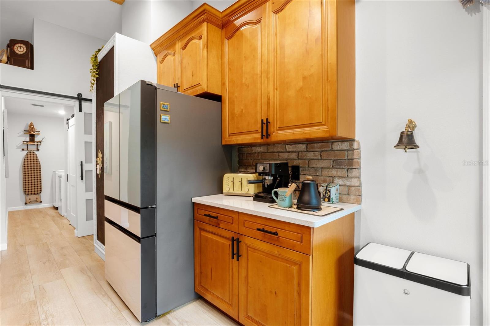 Listing photo id 19 for 2068 Cheryl Drive