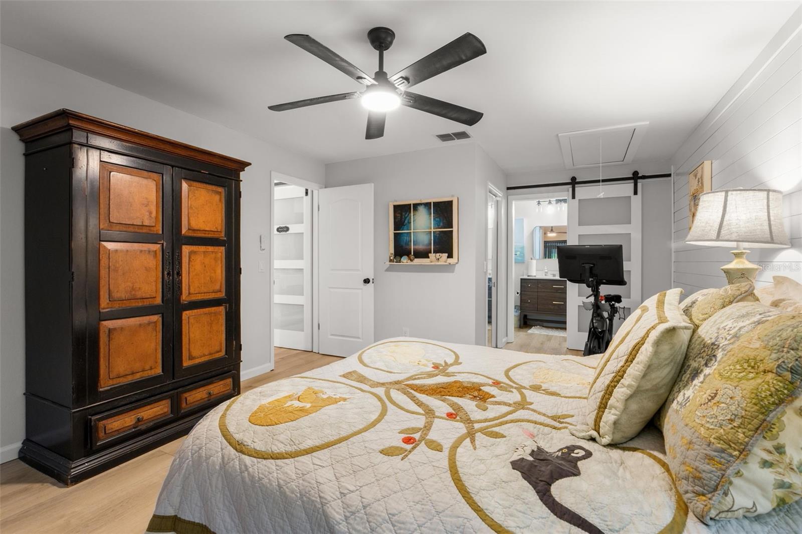 Listing photo id 23 for 2068 Cheryl Drive