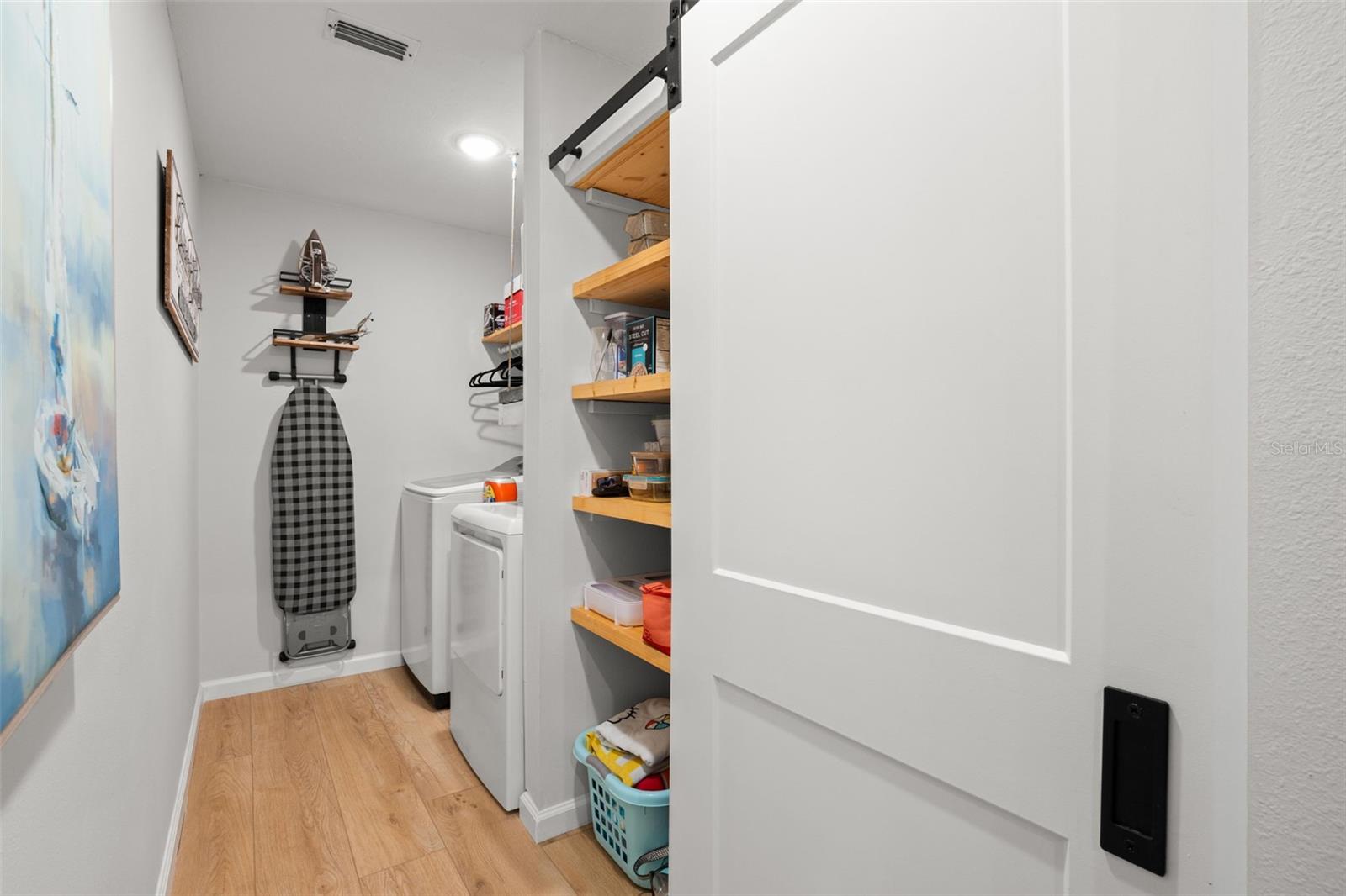 Listing photo id 33 for 2068 Cheryl Drive