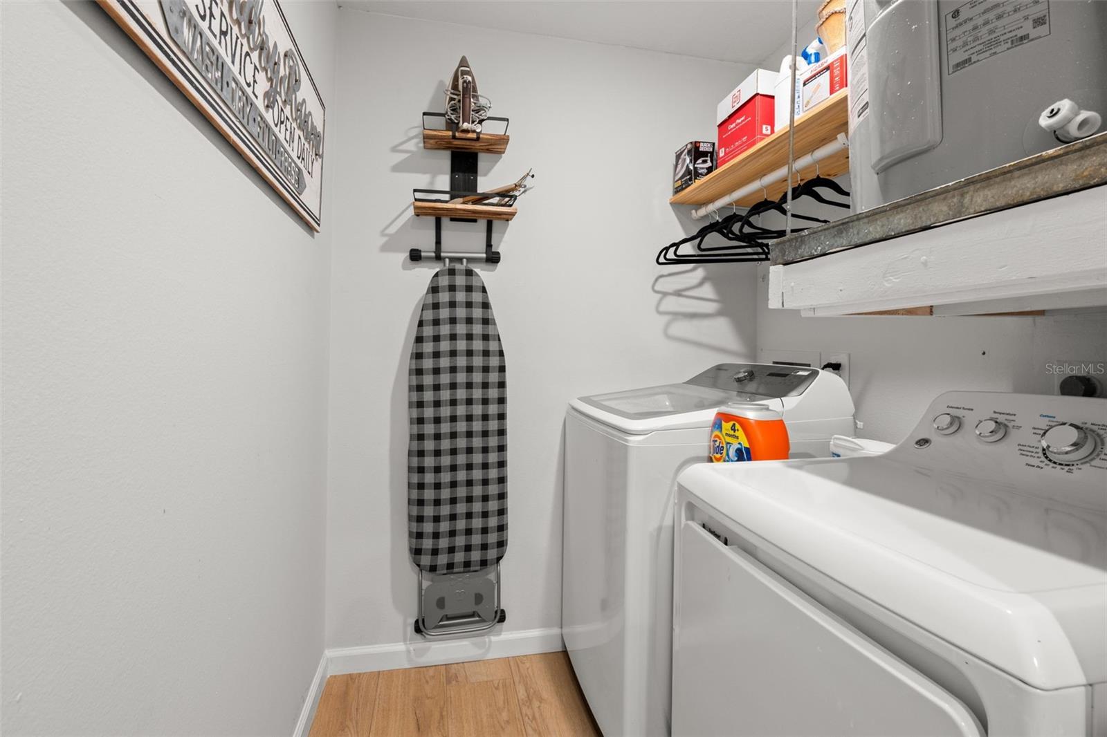 Listing photo id 34 for 2068 Cheryl Drive