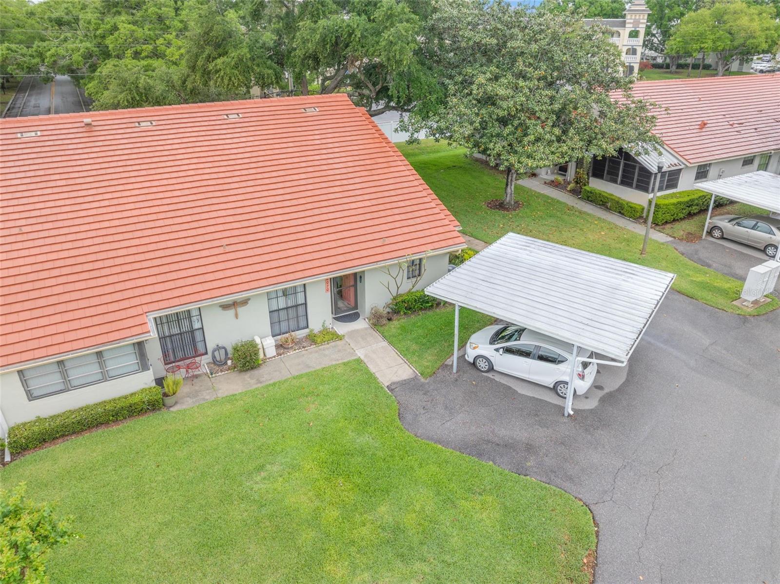 Listing photo id 36 for 2068 Cheryl Drive