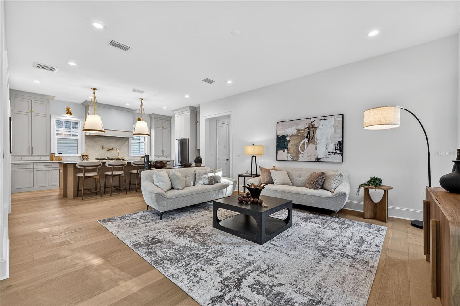 Image 10 of 54 For 939 19th Avenue N