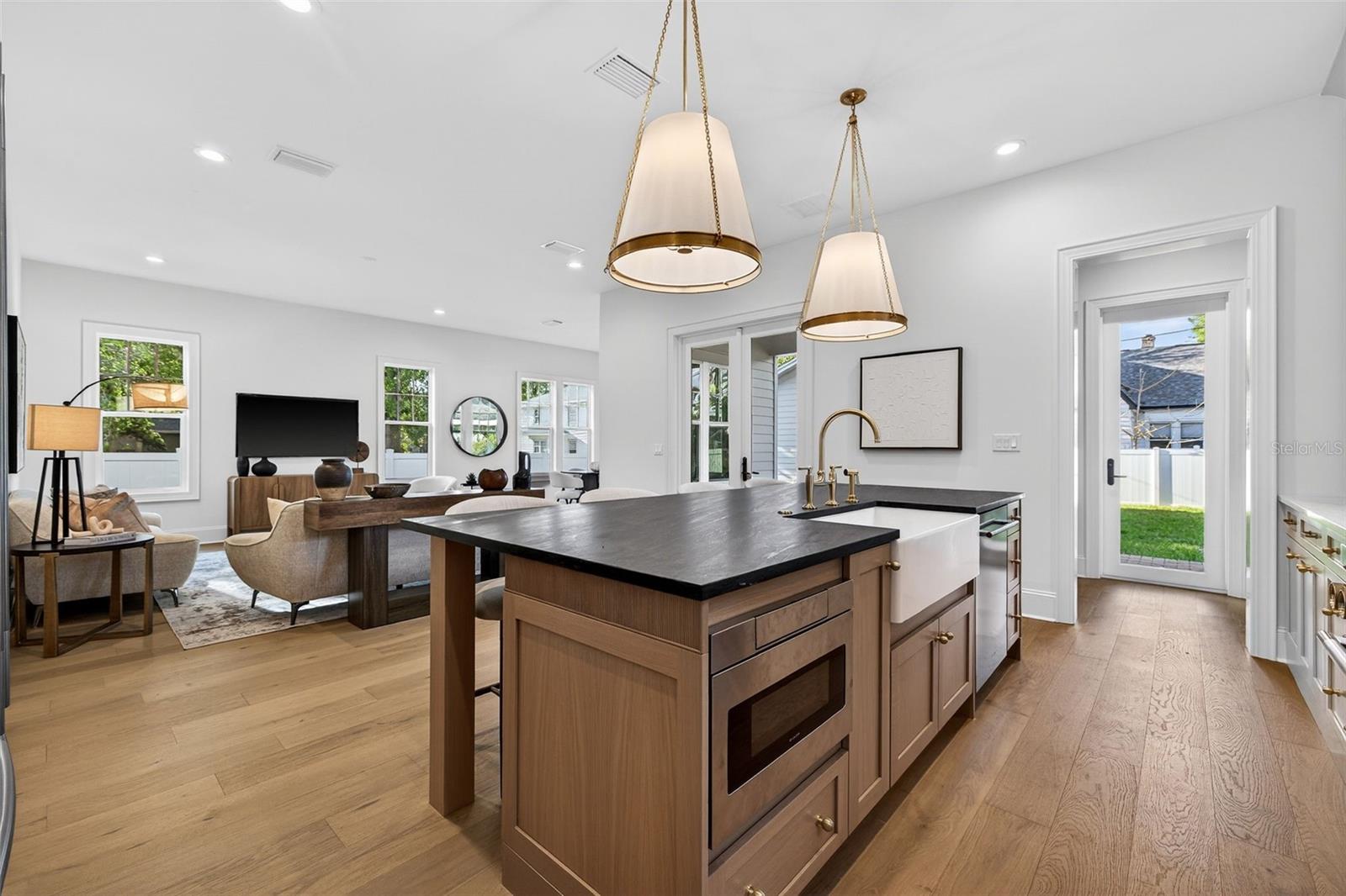 Image 13 of 54 For 939 19th Avenue N