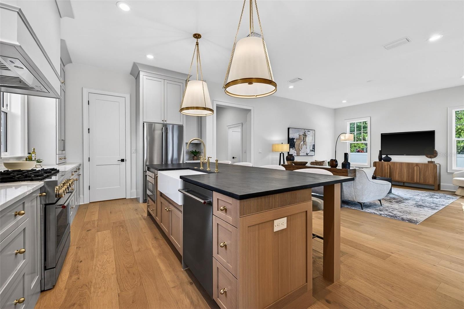 Image 14 of 54 For 939 19th Avenue N