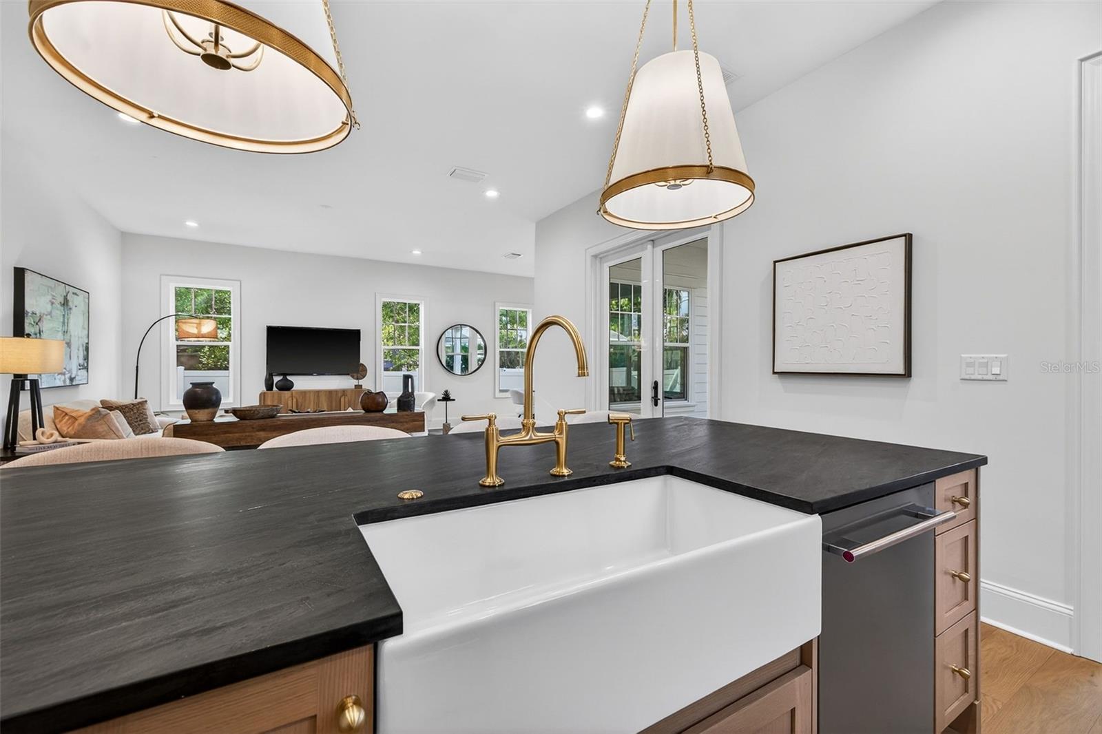 Image 16 of 54 For 939 19th Avenue N