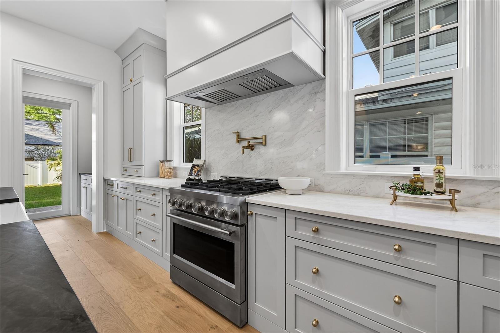 Image 17 of 54 For 939 19th Avenue N