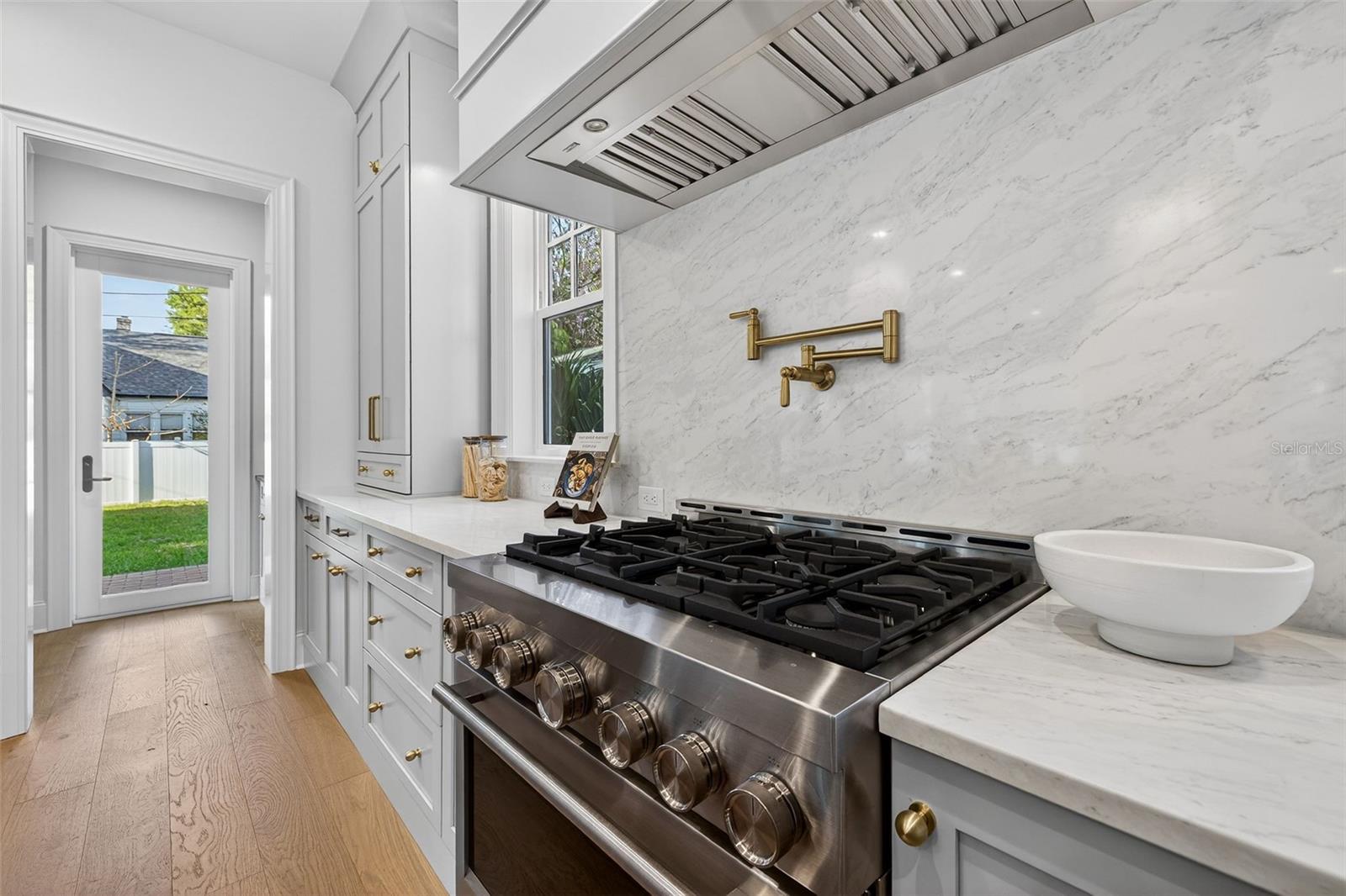 Image 18 of 54 For 939 19th Avenue N