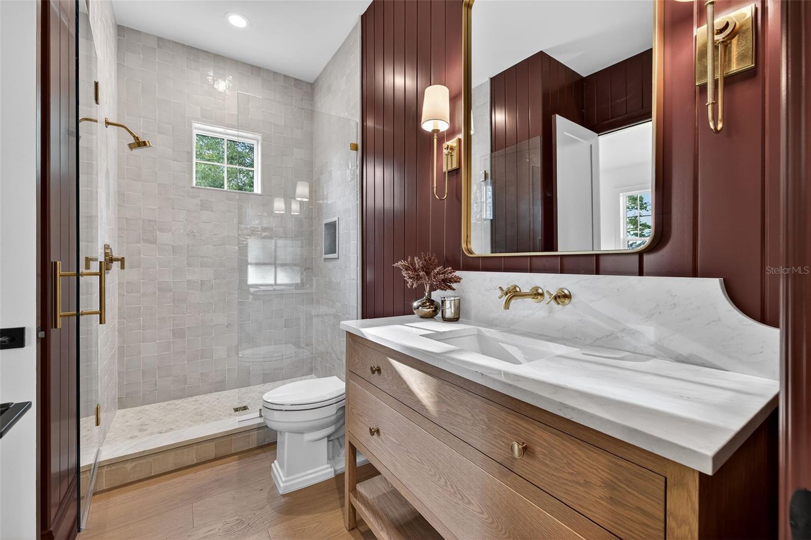 Image 22 of 54 For 939 19th Avenue N