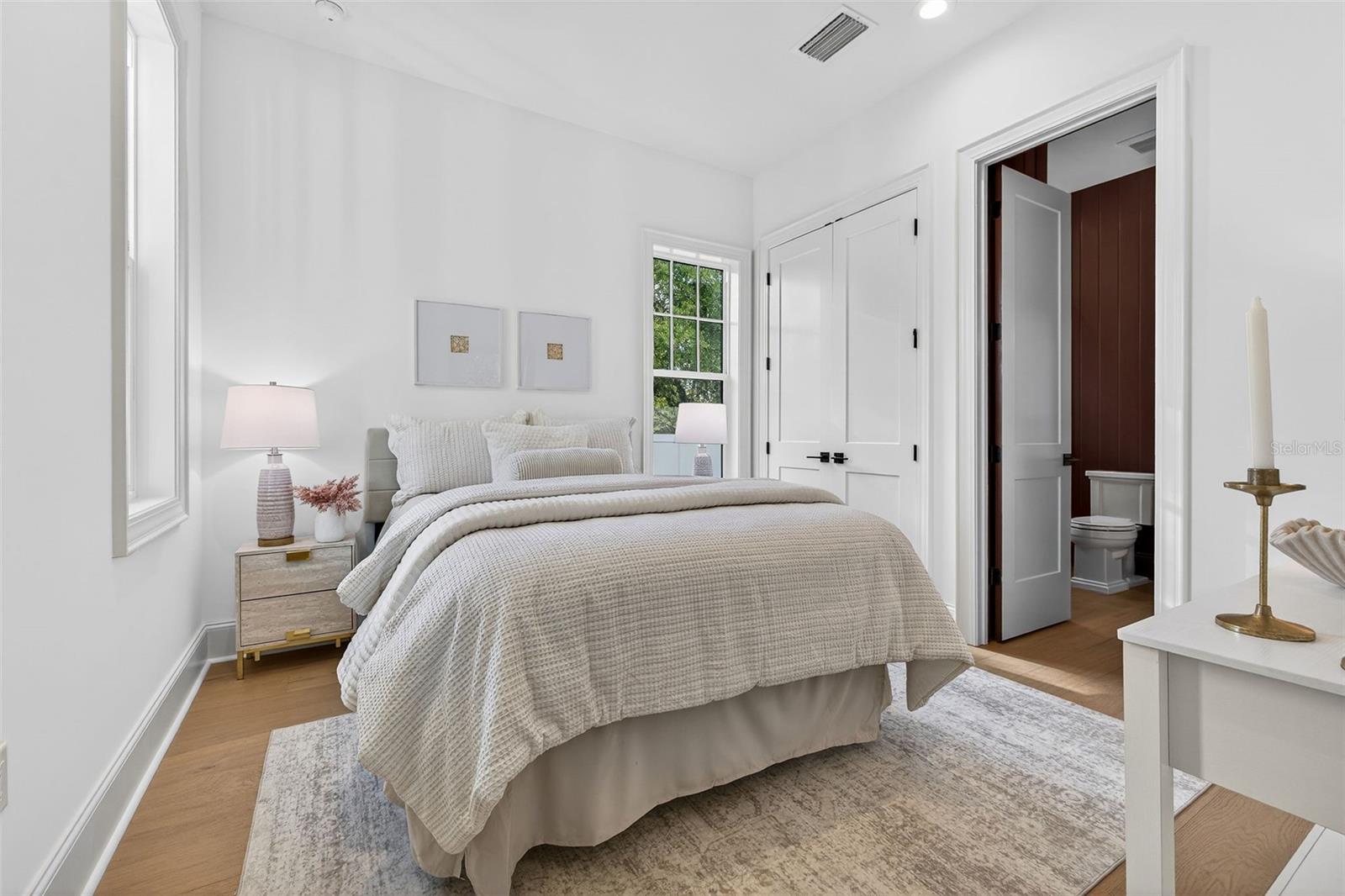 Image 24 of 54 For 939 19th Avenue N