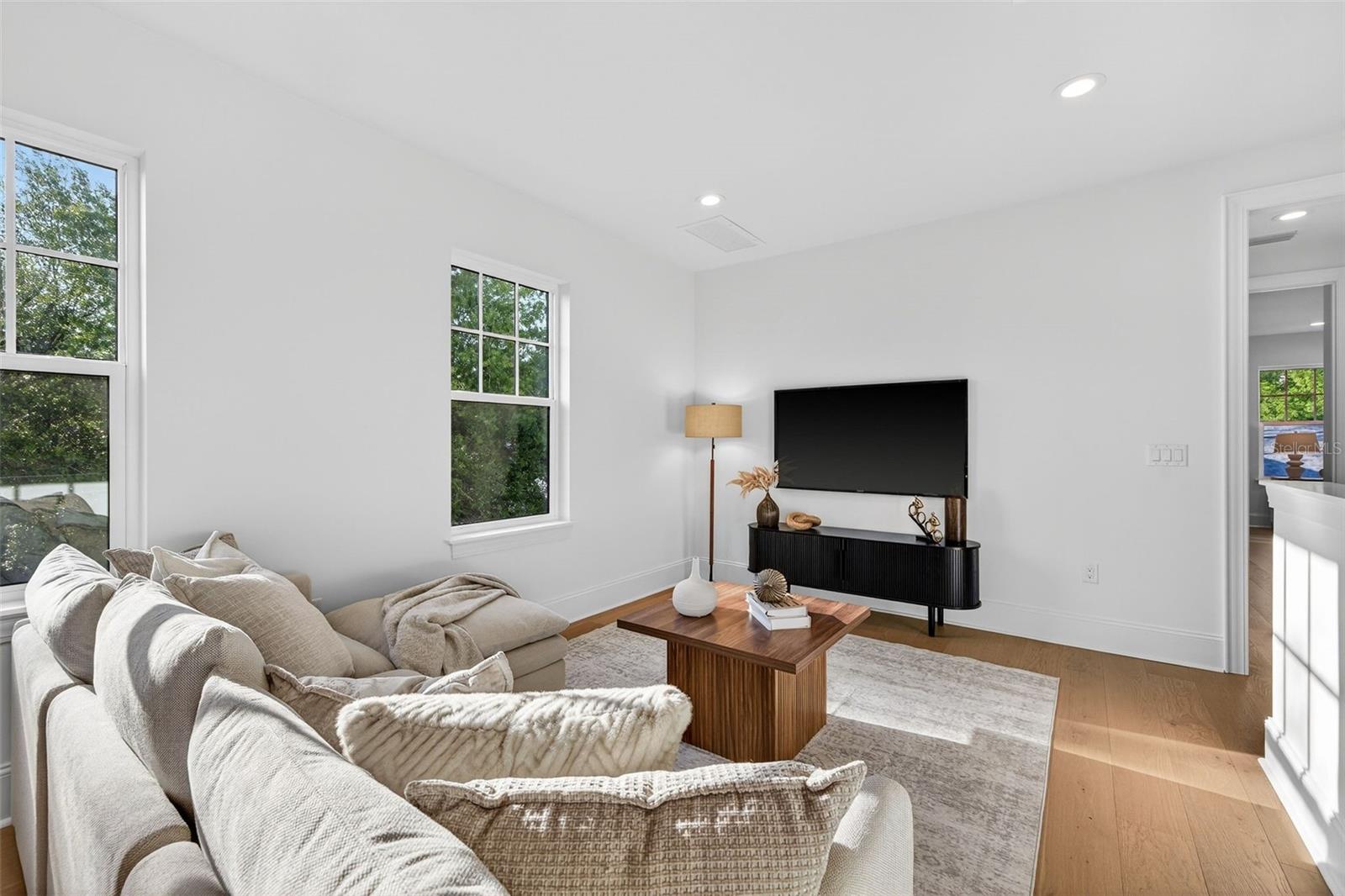 Image 26 of 54 For 939 19th Avenue N