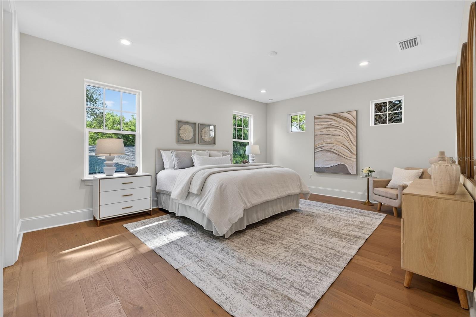 Image 28 of 54 For 939 19th Avenue N