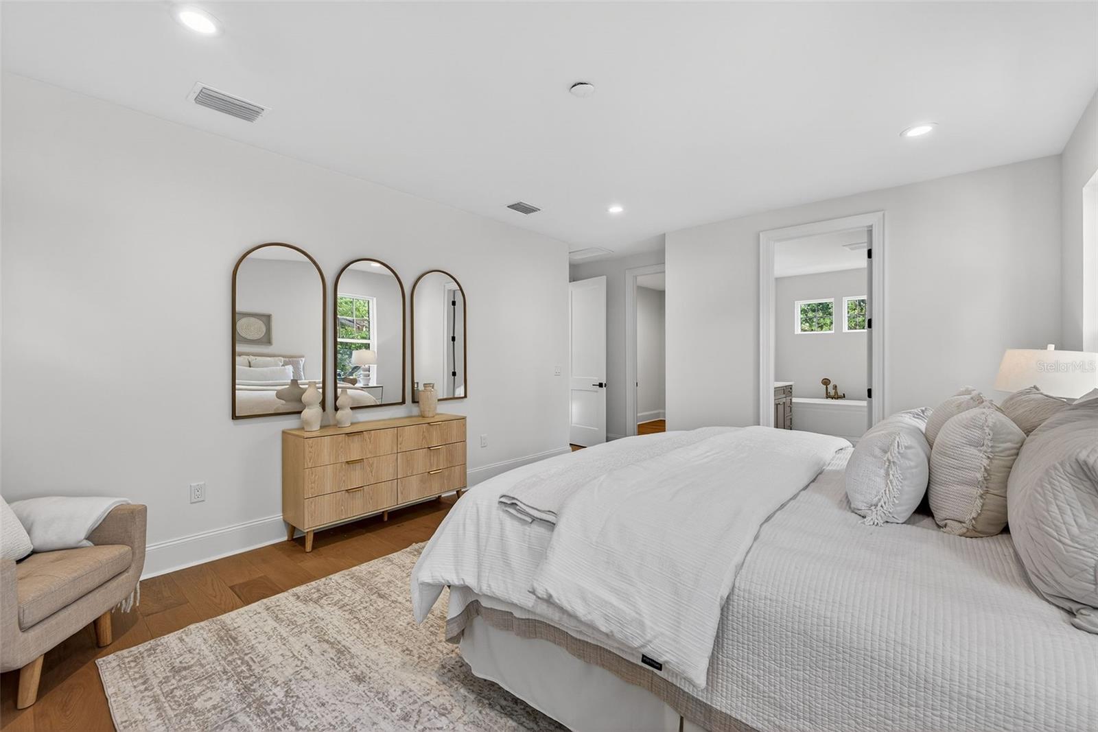 Image 29 of 54 For 939 19th Avenue N