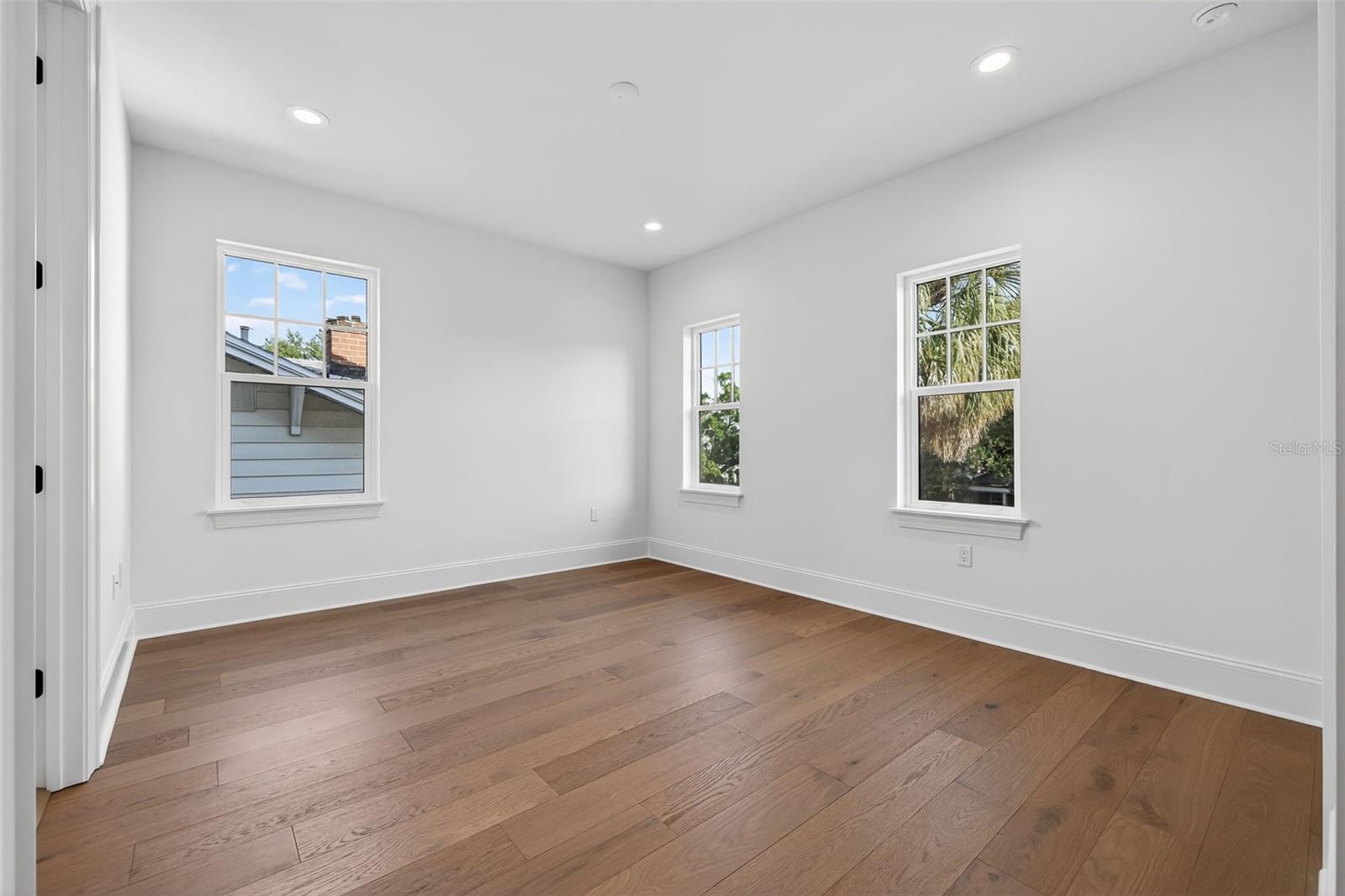 Image 33 of 54 For 939 19th Avenue N