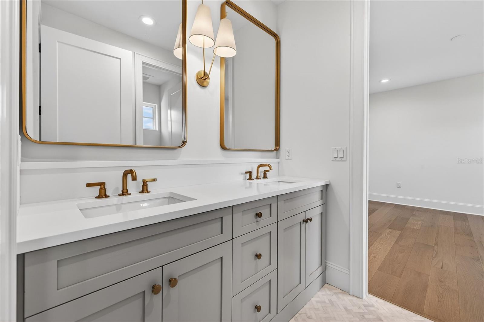 Image 34 of 54 For 939 19th Avenue N