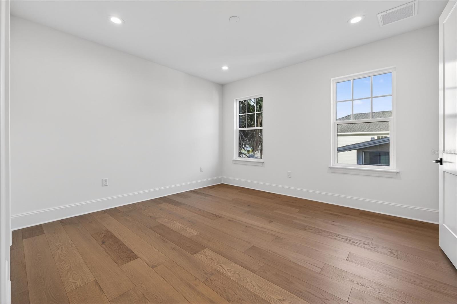 Image 36 of 54 For 939 19th Avenue N