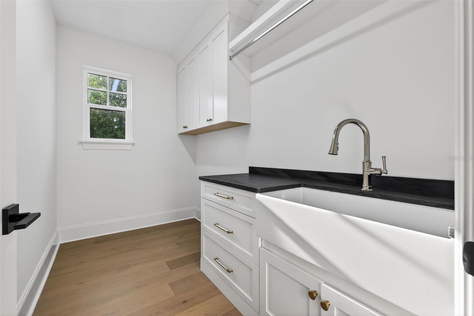 Image 37 of 54 For 939 19th Avenue N