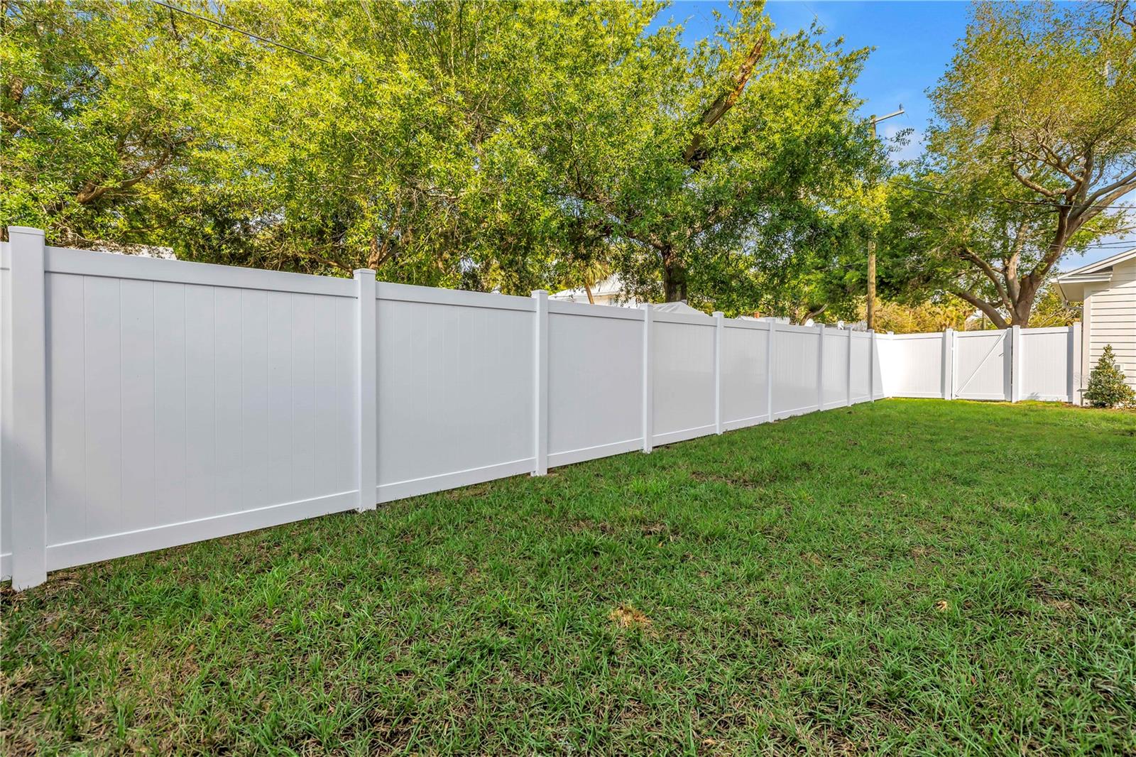 Image 43 of 54 For 939 19th Avenue N