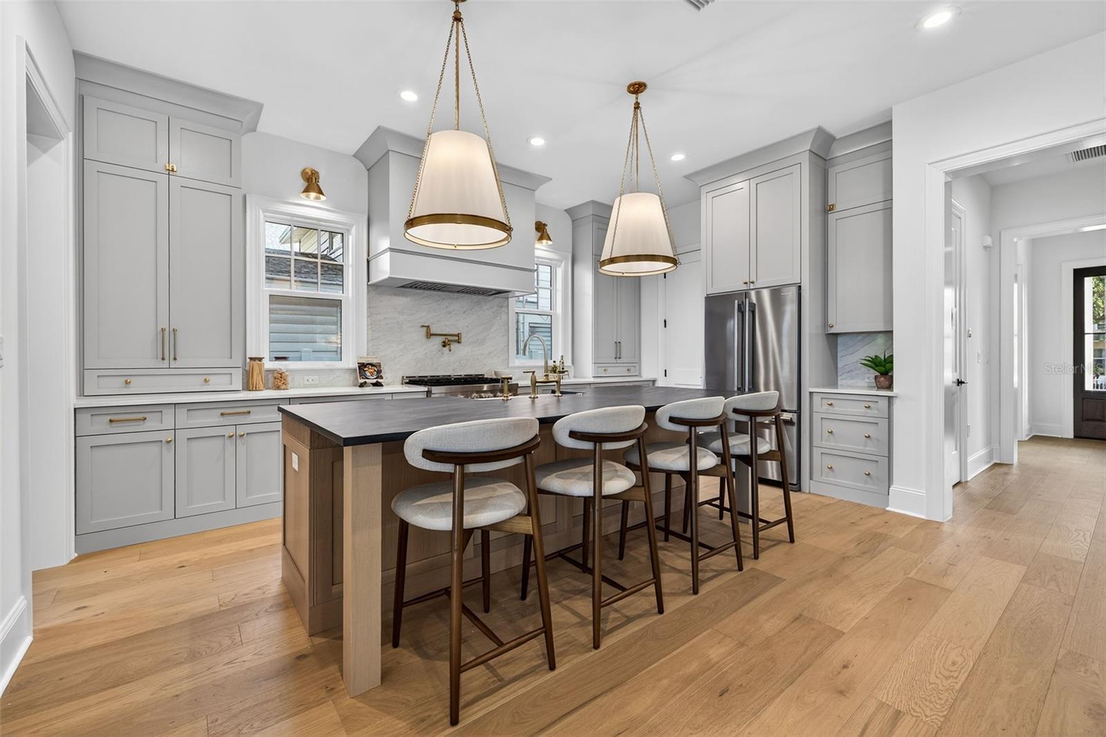 Image 5 of 54 For 939 19th Avenue N