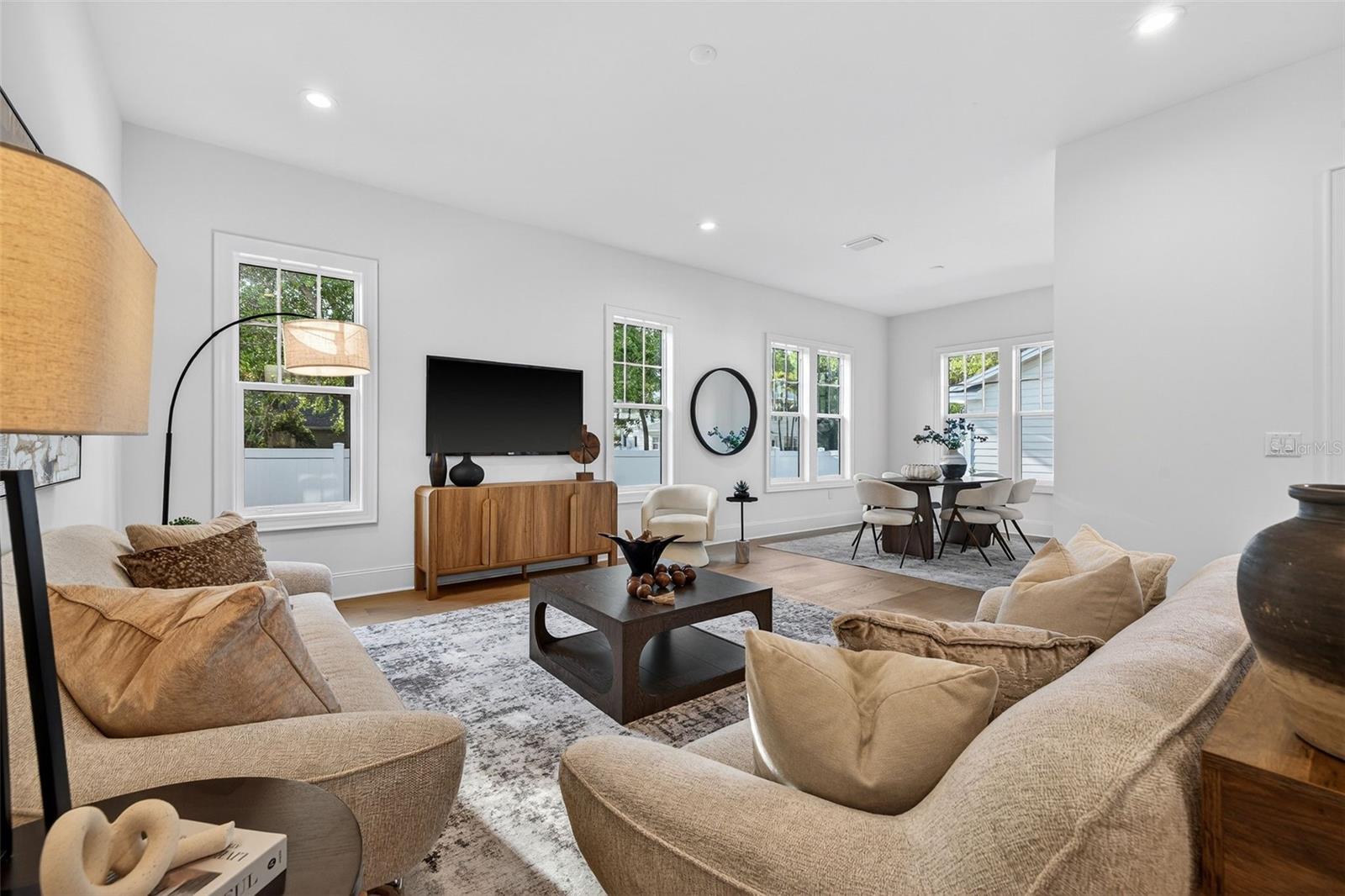 Image 8 of 54 For 939 19th Avenue N