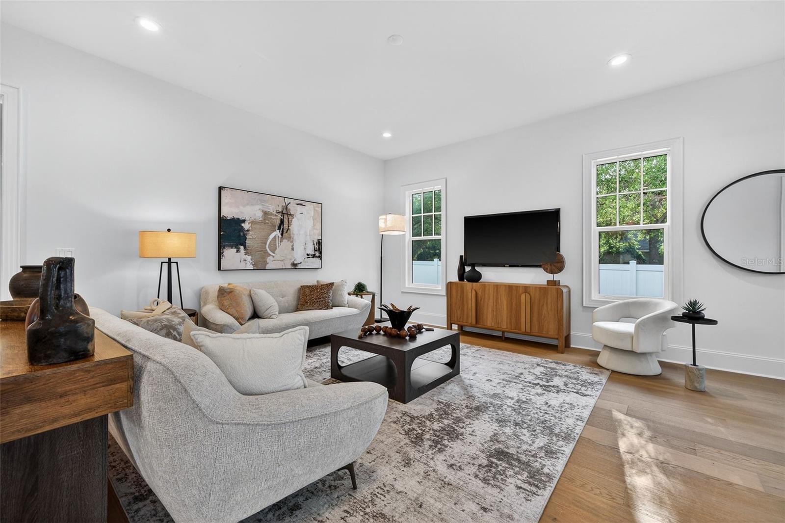 Image 9 of 54 For 939 19th Avenue N