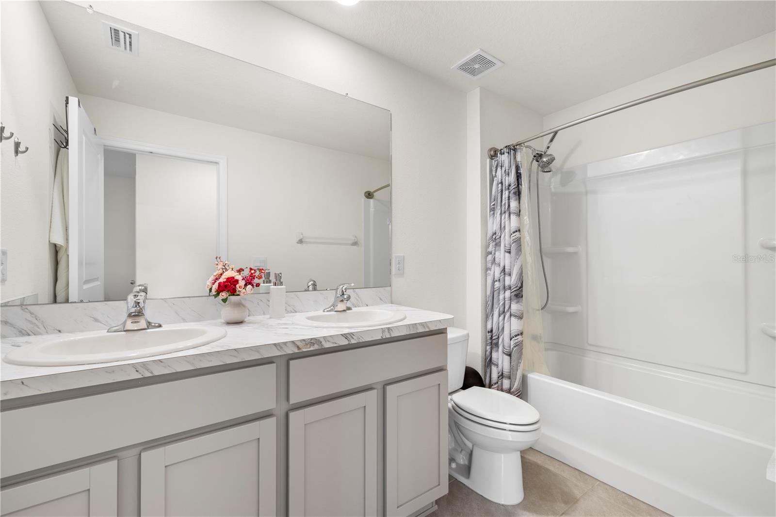 Image 30 of 59 For 37247 Kings Crown Drive