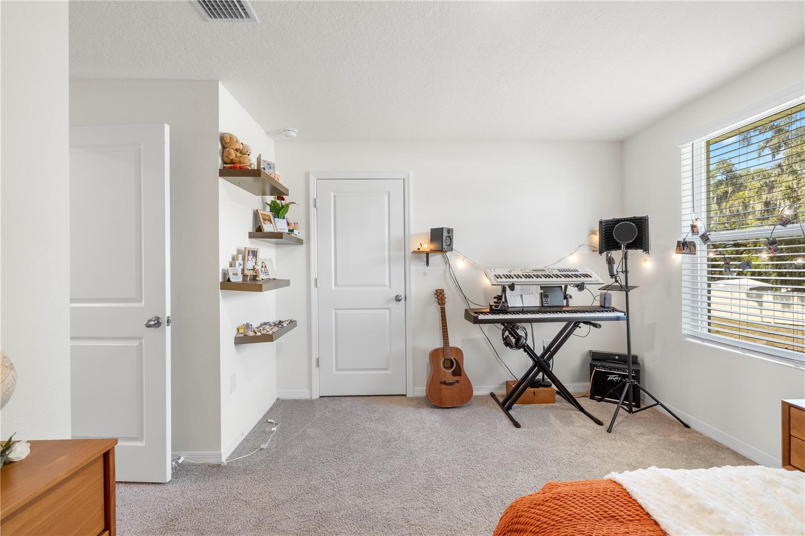 Image 33 of 59 For 37247 Kings Crown Drive