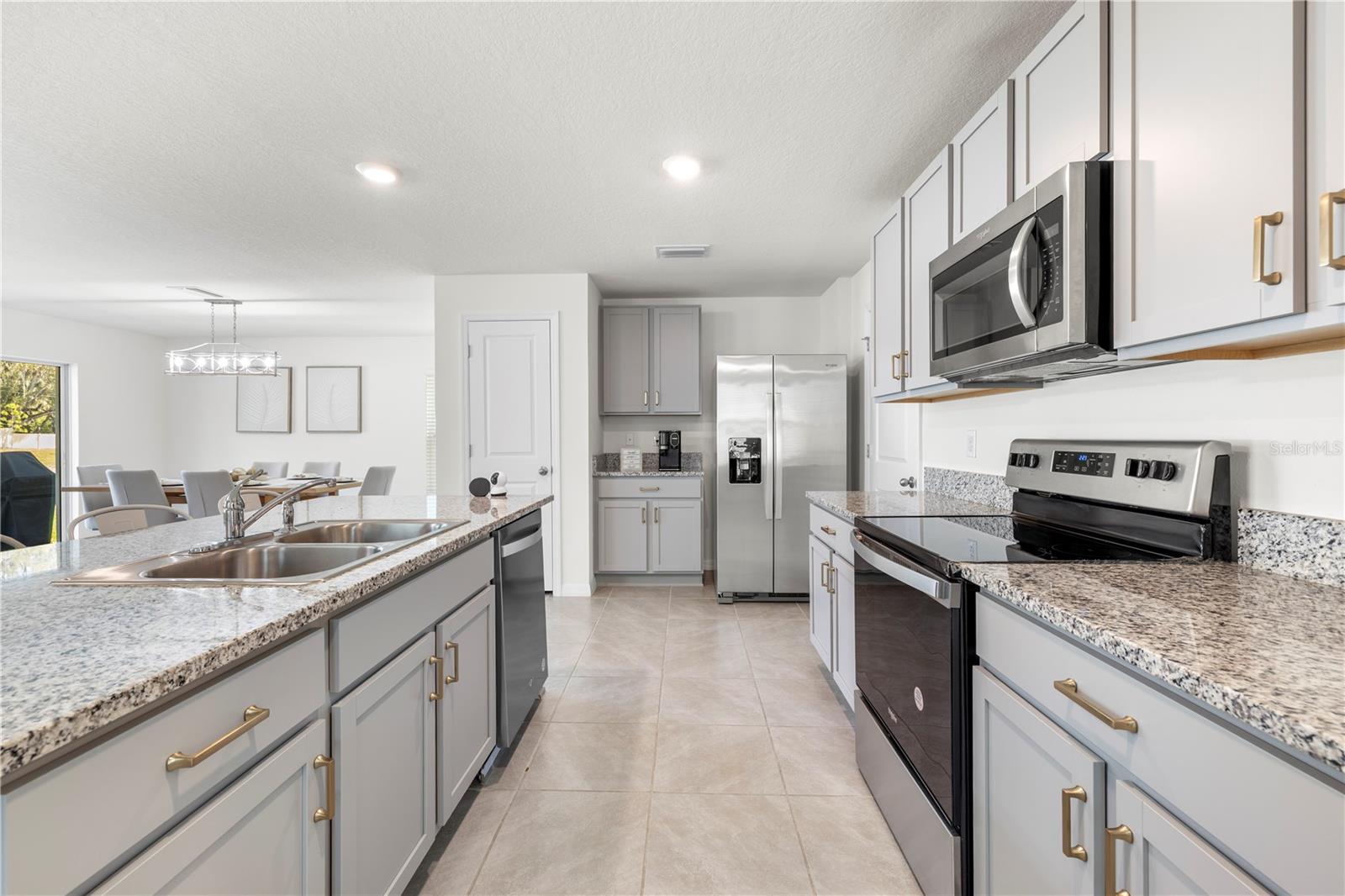 Image 4 of 59 For 37247 Kings Crown Drive