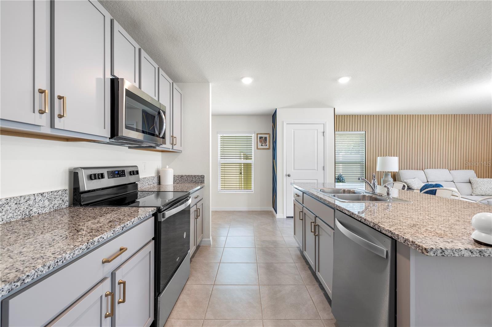 Image 6 of 59 For 37247 Kings Crown Drive