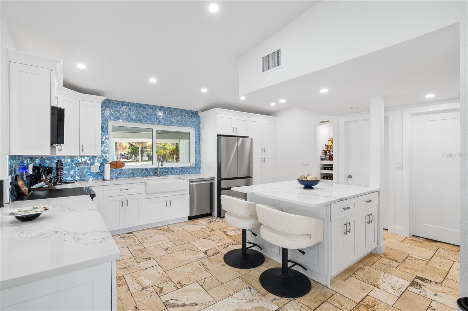 Image 13 of 59 For 1567 Delaware Avenue Ne