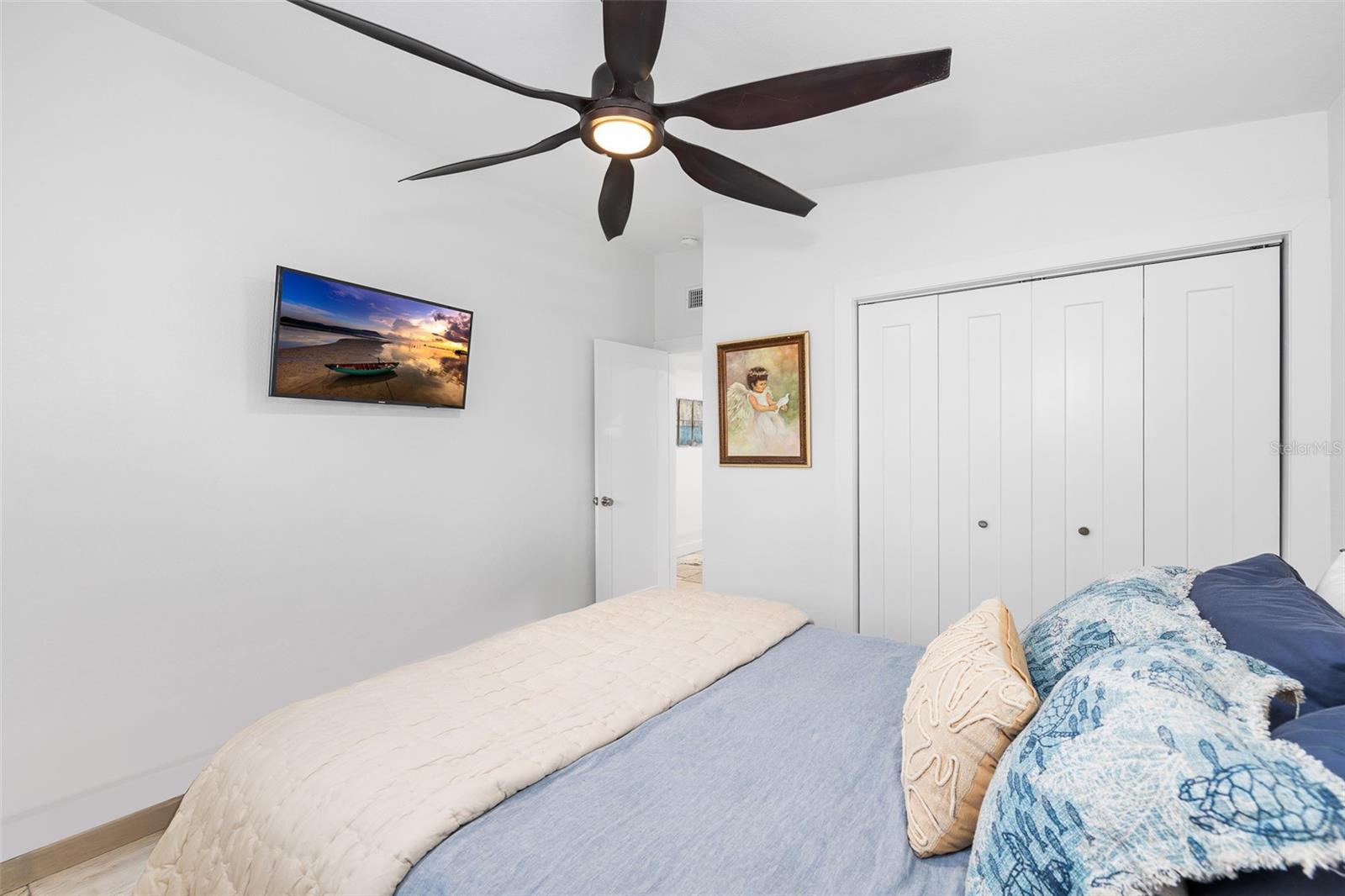 Image 27 of 59 For 1567 Delaware Avenue Ne