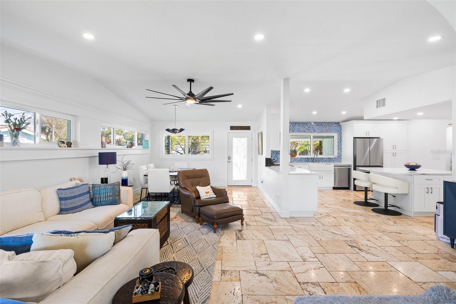 Image 9 of 59 For 1567 Delaware Avenue Ne