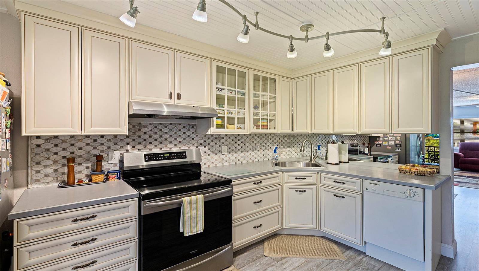 Image 10 of 30 For 4910 Bay Street Ne 310