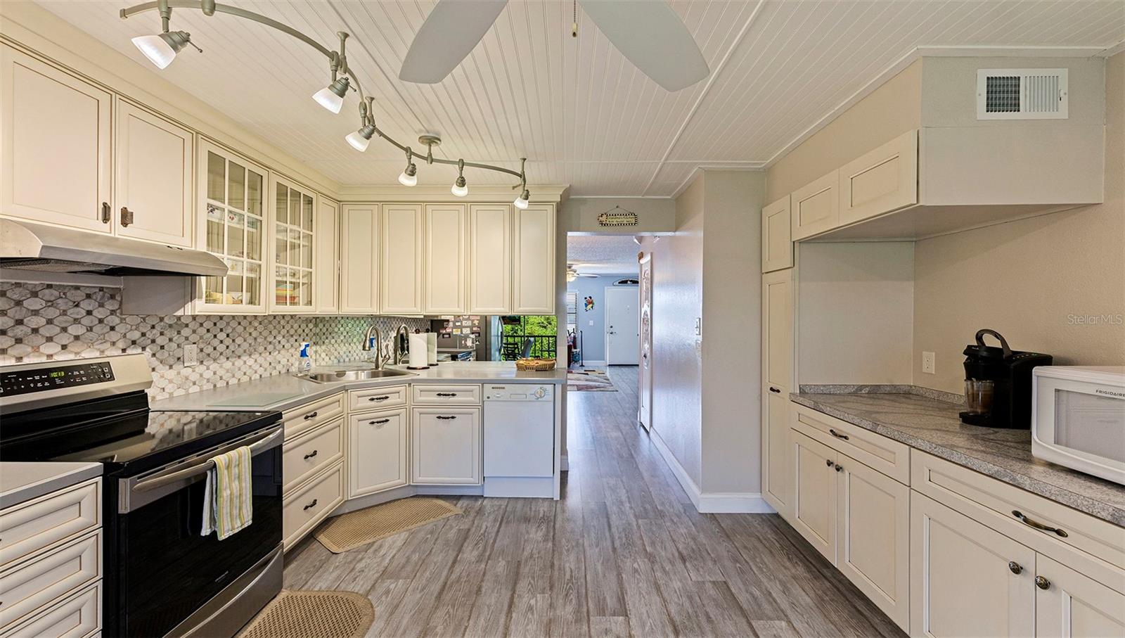 Image 12 of 30 For 4910 Bay Street Ne 310