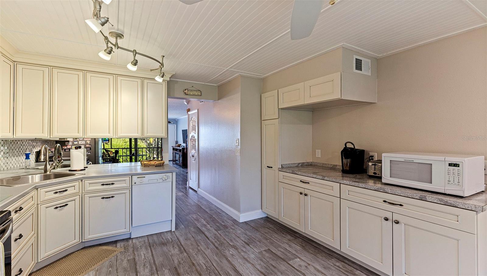 Image 13 of 30 For 4910 Bay Street Ne 310