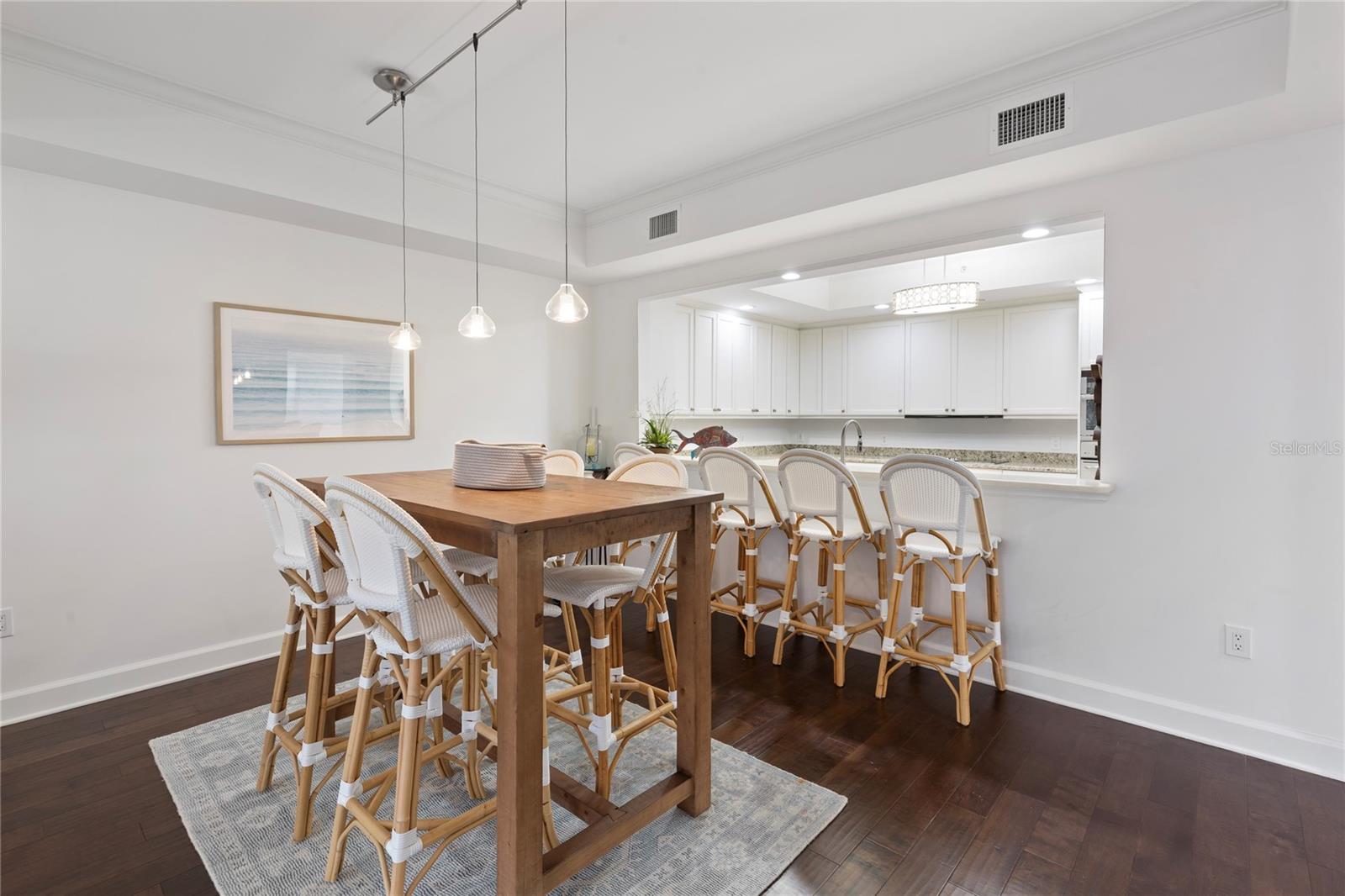 Image 12 of 39 For 300 Beach Drive Ne 302