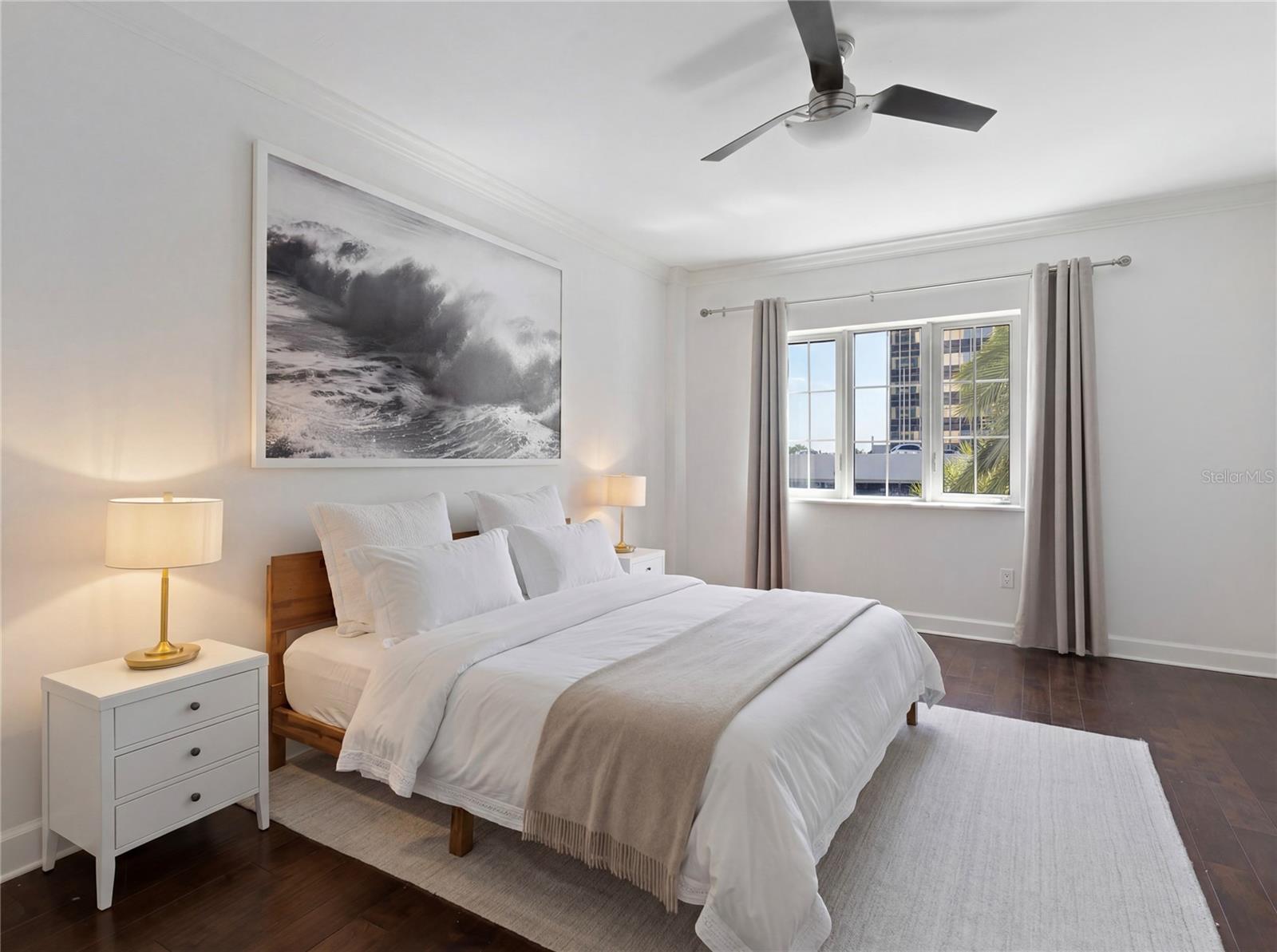 Image 14 of 39 For 300 Beach Drive Ne 302