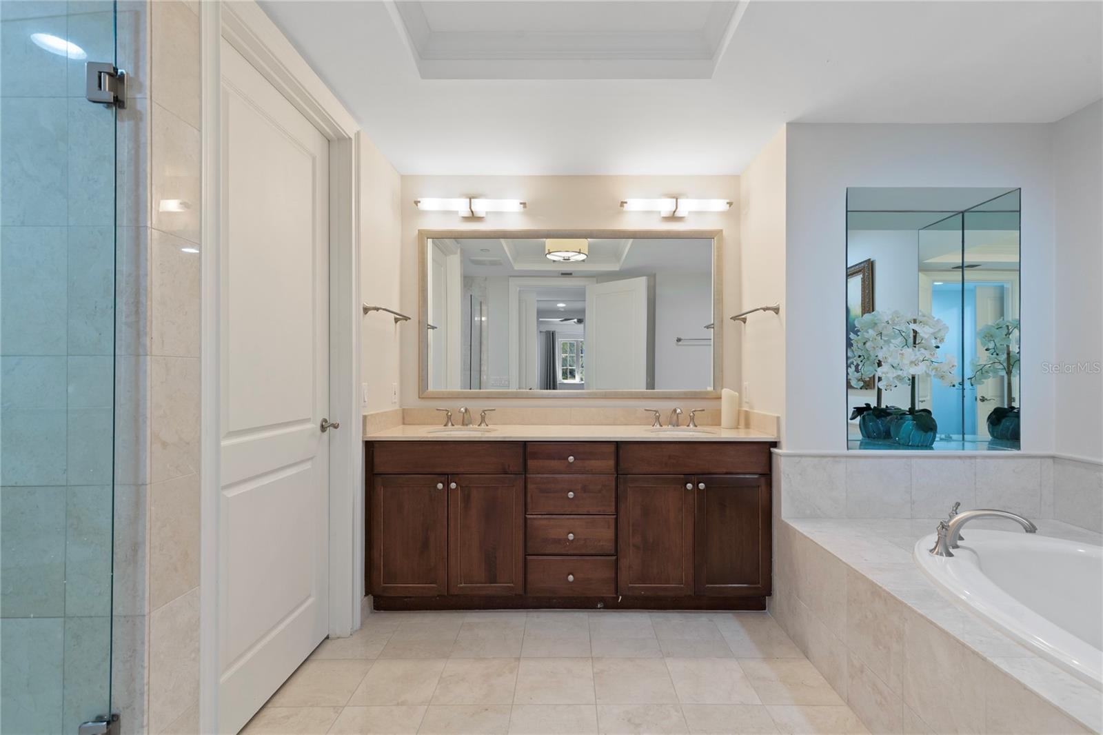 Image 16 of 39 For 300 Beach Drive Ne 302