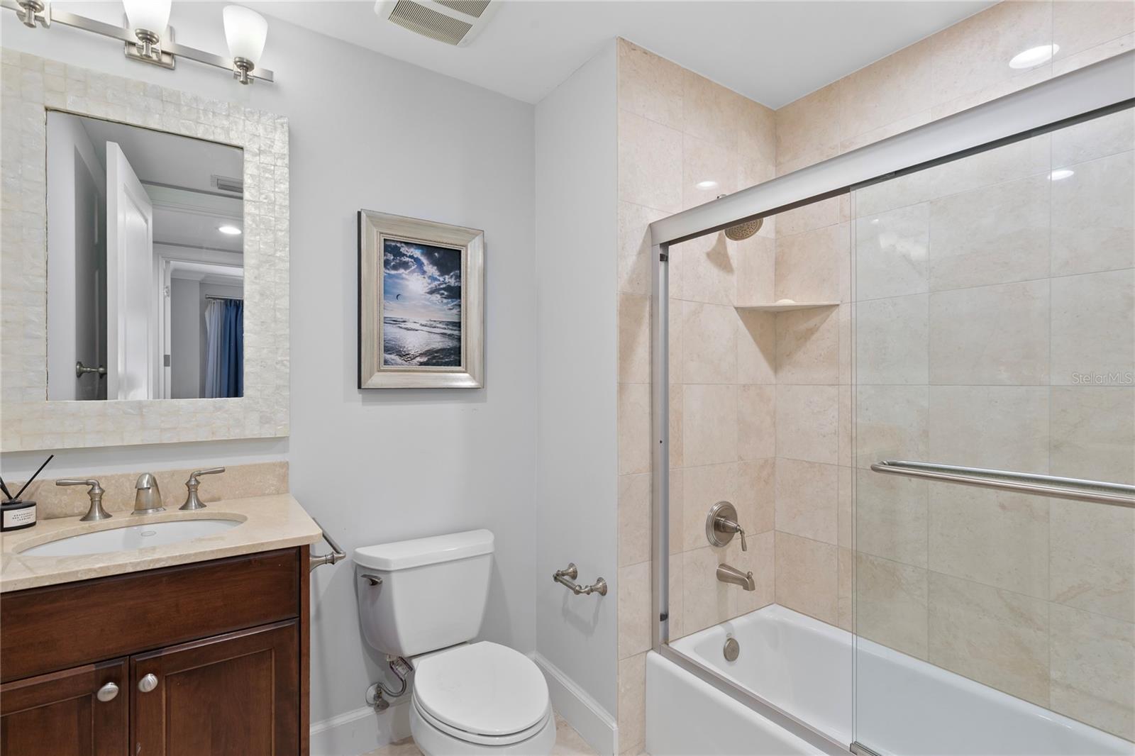 Image 22 of 39 For 300 Beach Drive Ne 302