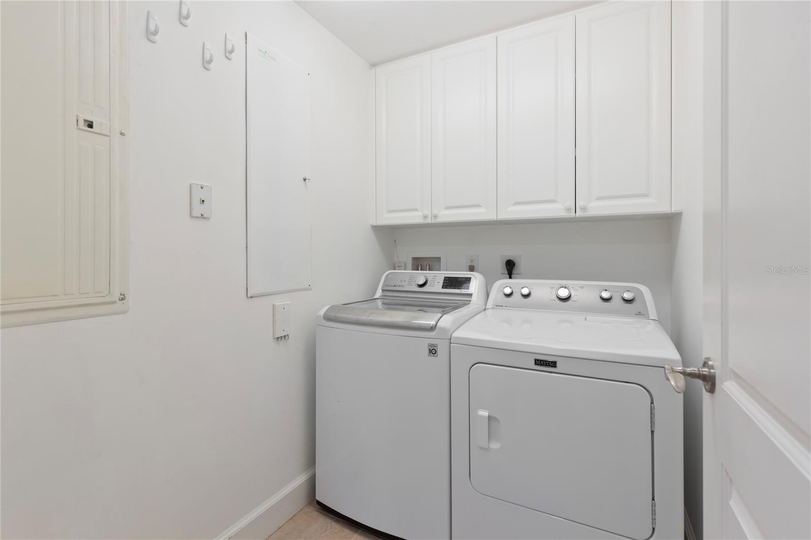 Image 23 of 39 For 300 Beach Drive Ne 302