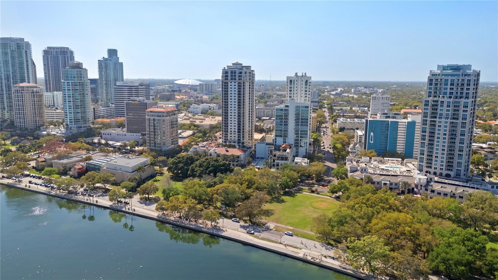 Image 33 of 39 For 300 Beach Drive Ne 302