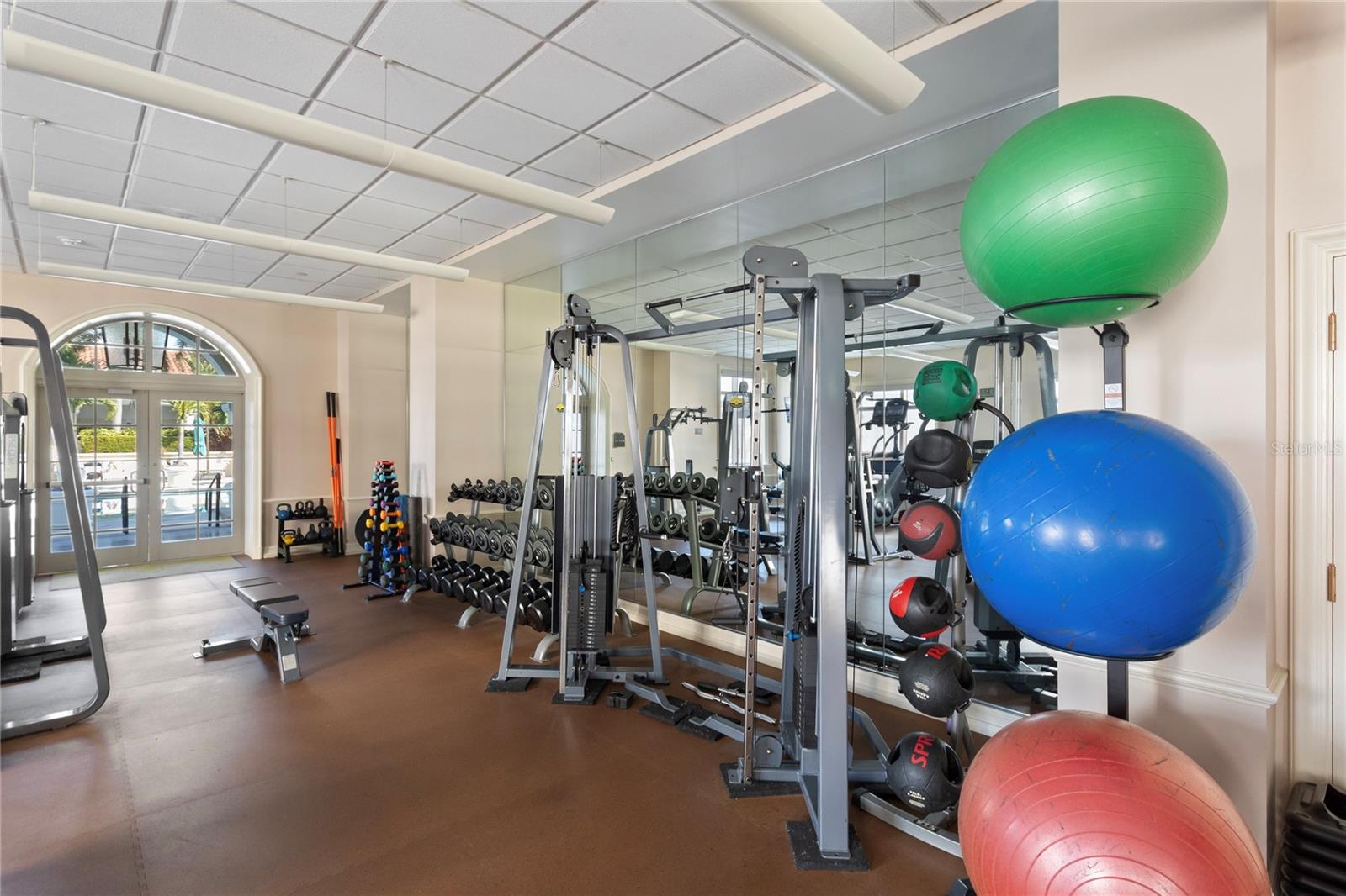 Image 37 of 39 For 300 Beach Drive Ne 302