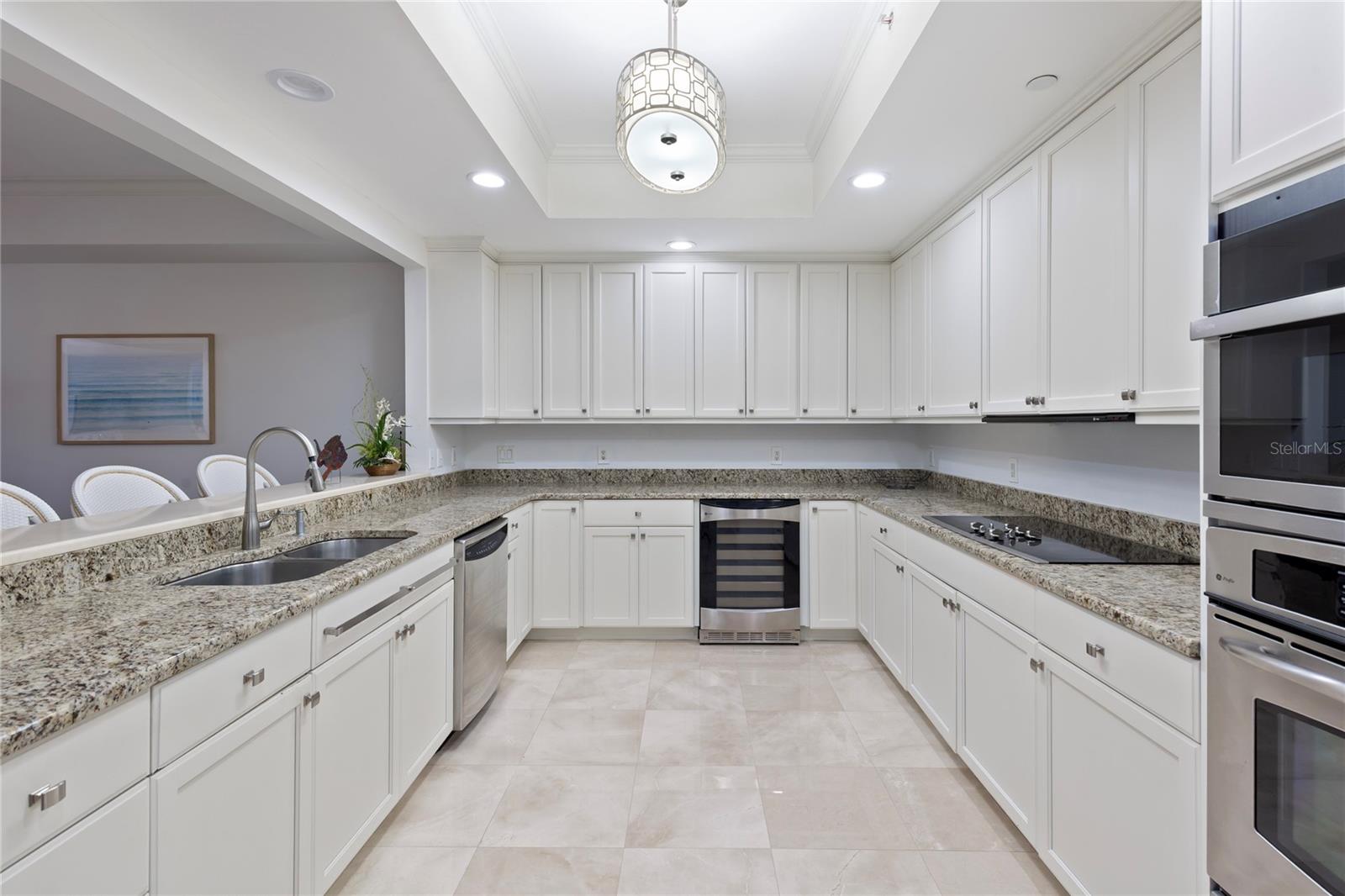 Image 4 of 39 For 300 Beach Drive Ne 302