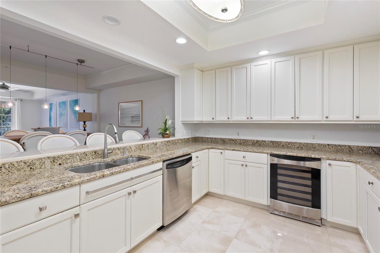 Image 5 of 39 For 300 Beach Drive Ne 302