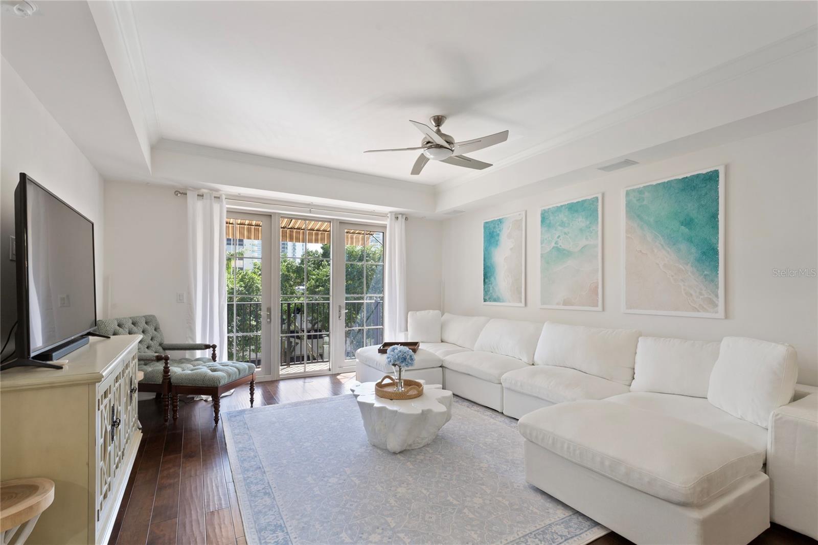 Image 7 of 39 For 300 Beach Drive Ne 302