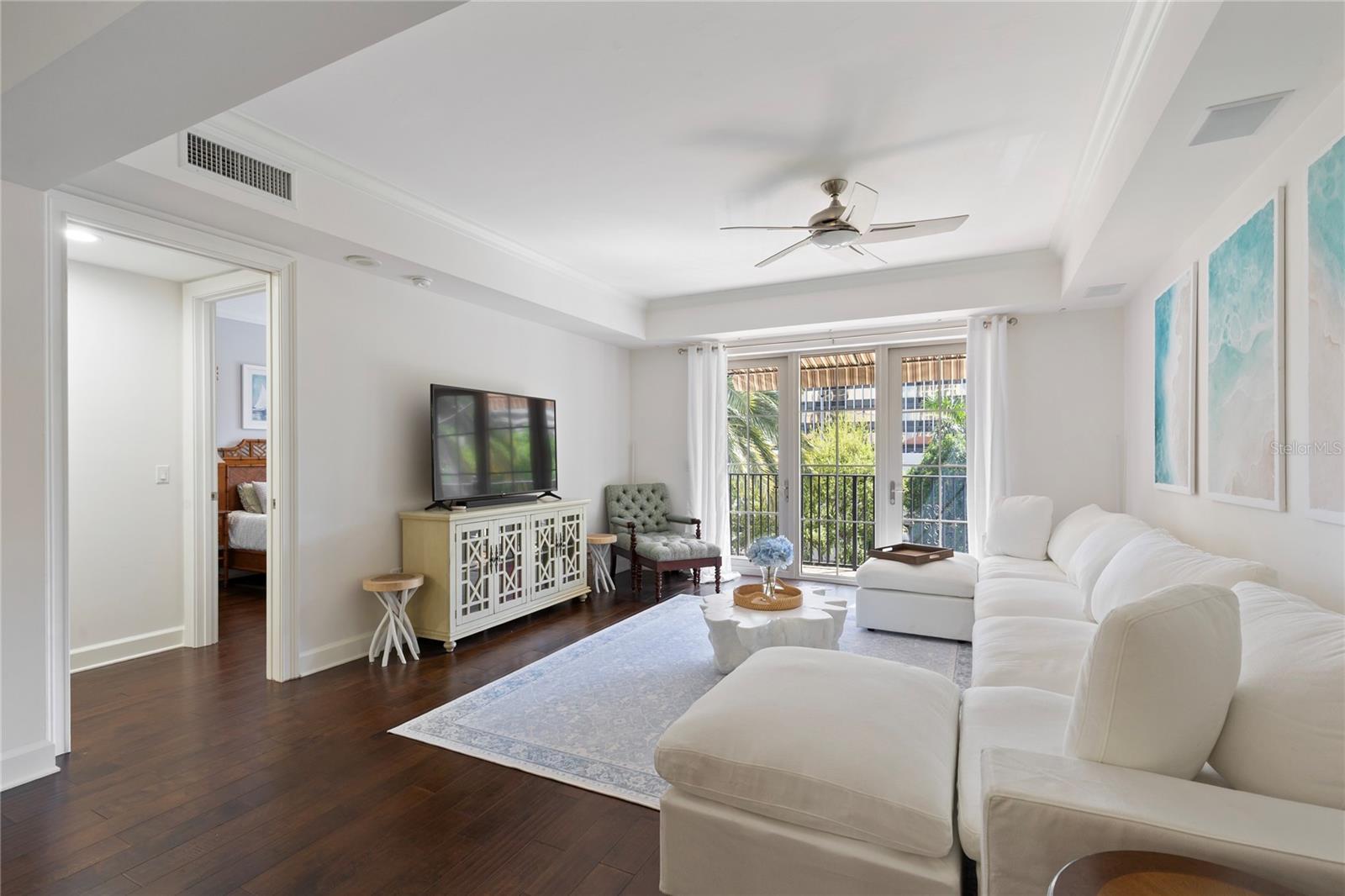 Image 8 of 39 For 300 Beach Drive Ne 302